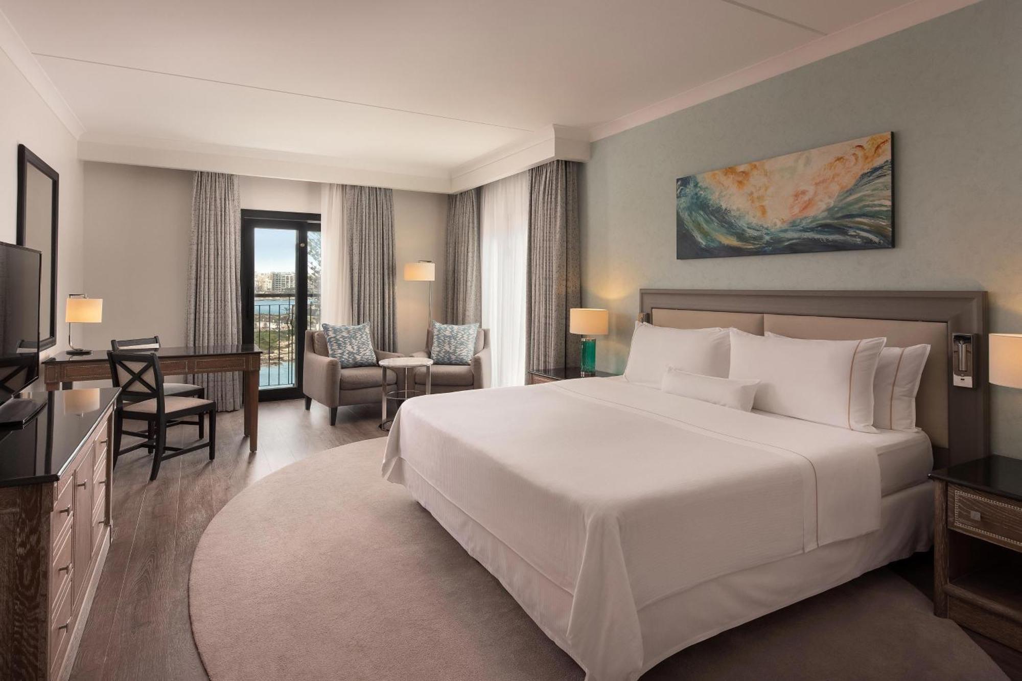 The Westin Dragonara Resort, Malta Saint Julian's Exterior photo A guest room at the Hilton San Diego Bayfront