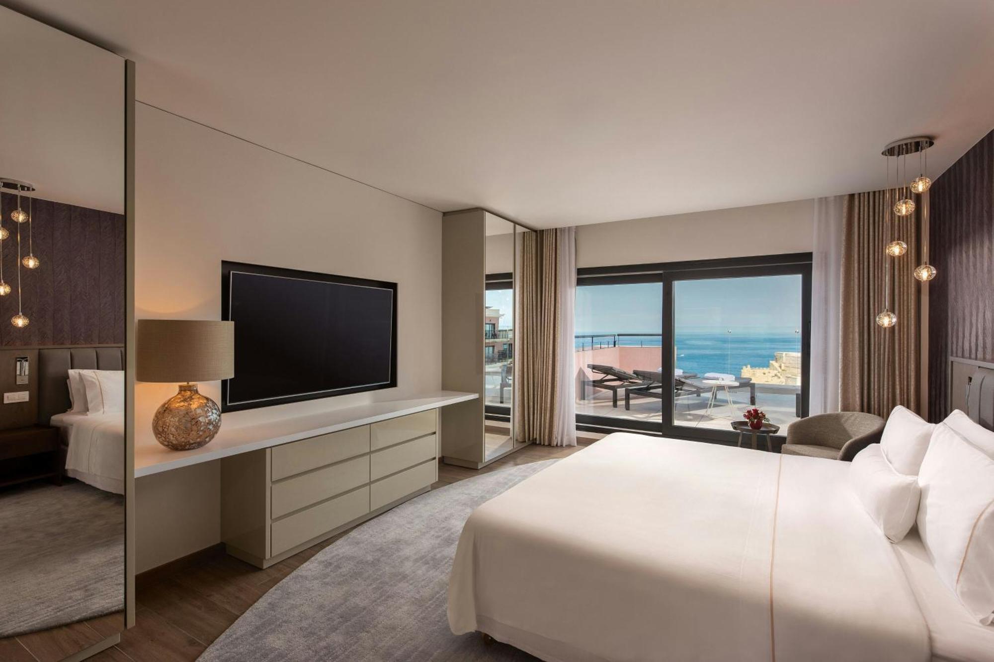 The Westin Dragonara Resort, Malta Saint Julian's Exterior photo A bedroom at the hotel